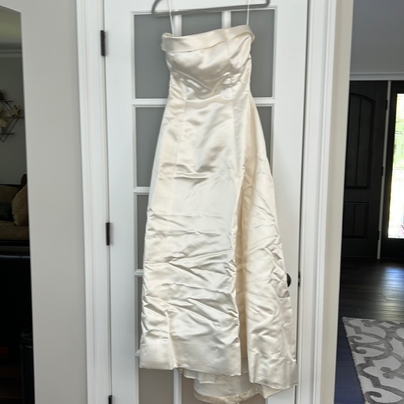 Make me an offer 😍Priceless gem! 100% silk ivory strapless wedding dress - Picture 1 of 8